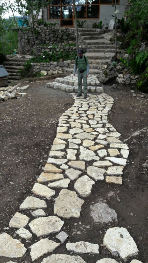 Construccion de caminos empedrados